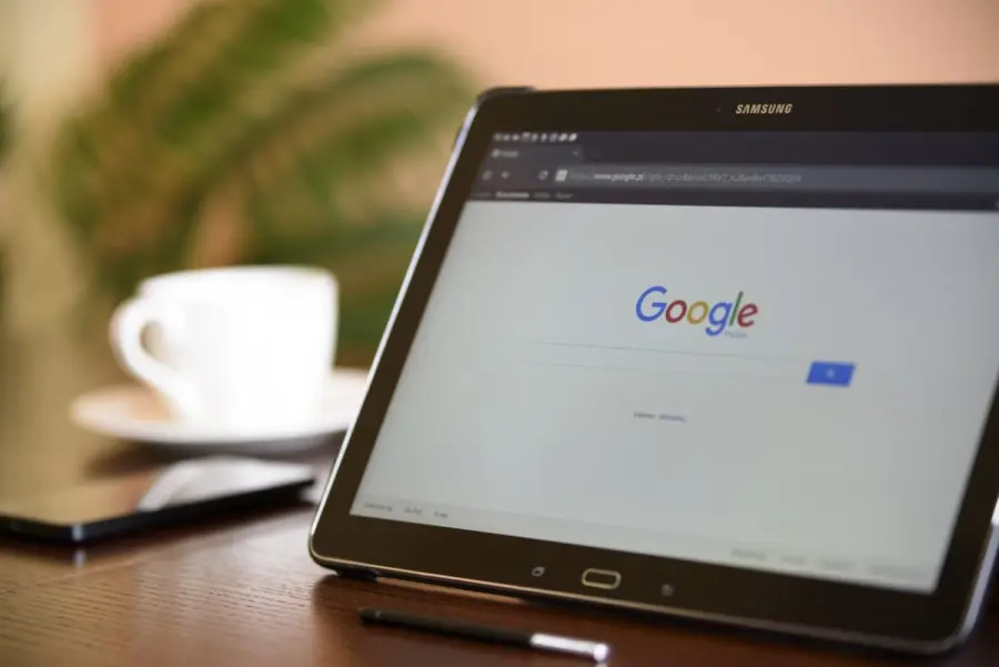 Tablet con la pagina di ricerca di Google